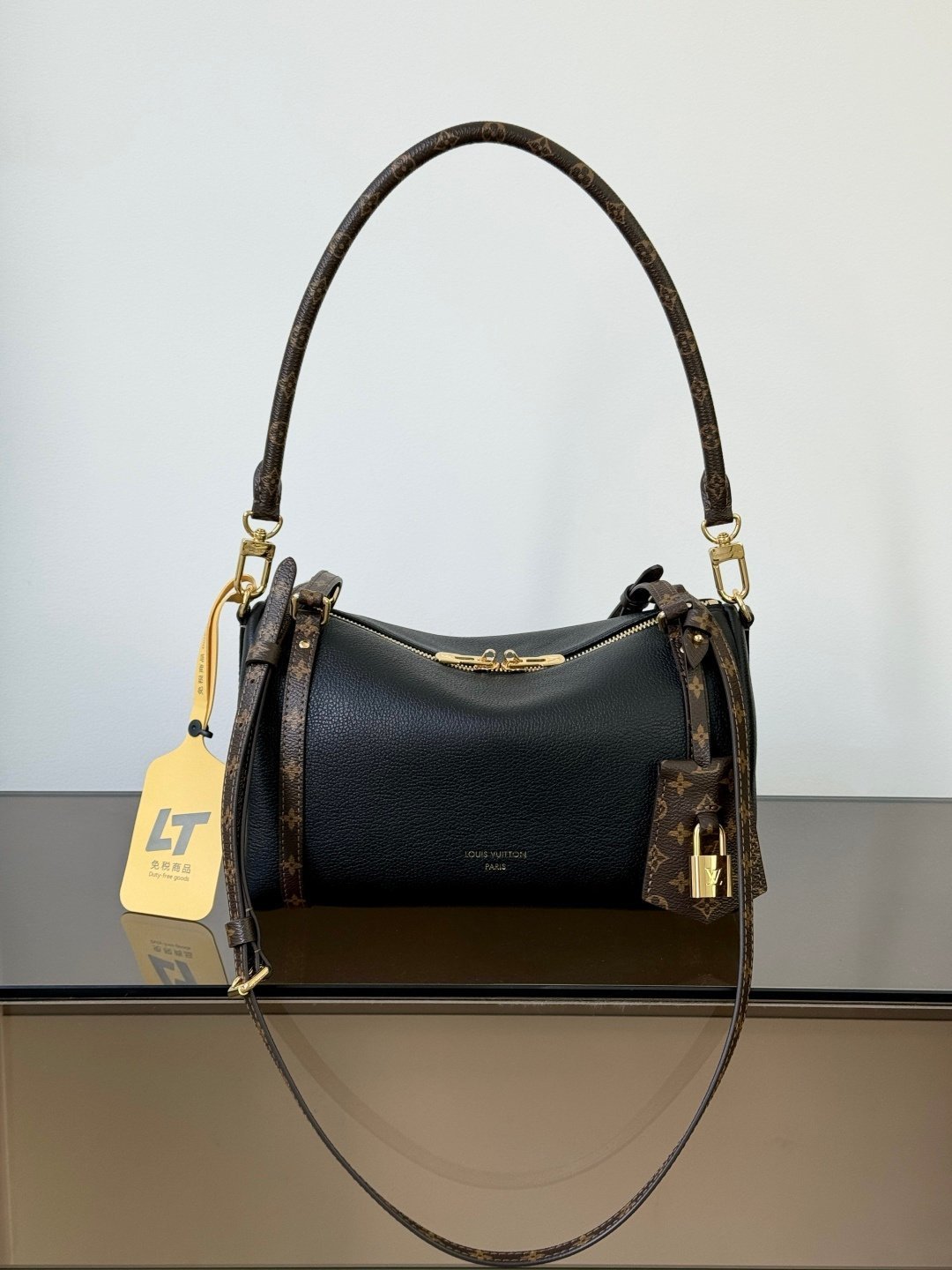 Express Small Bag M26360 | Premium Quality | Dynamic Chip