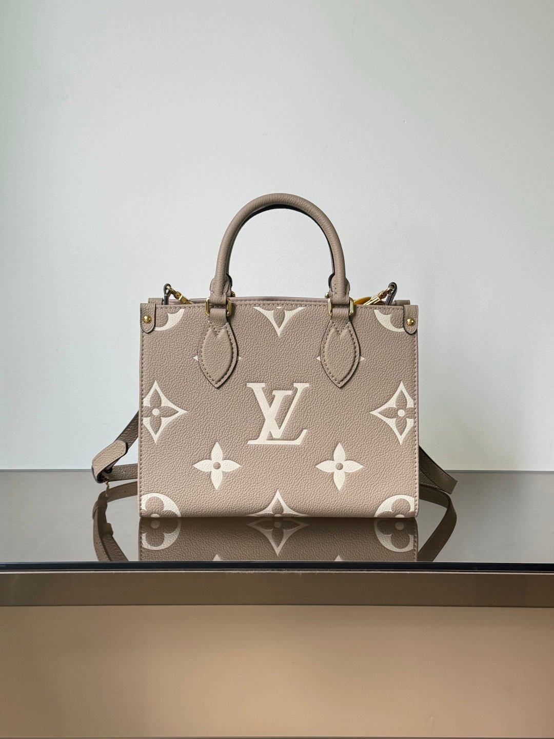 OnTheGo Small Bag M45779 Elephant Gray | Premium Quality | Dynamic Chip