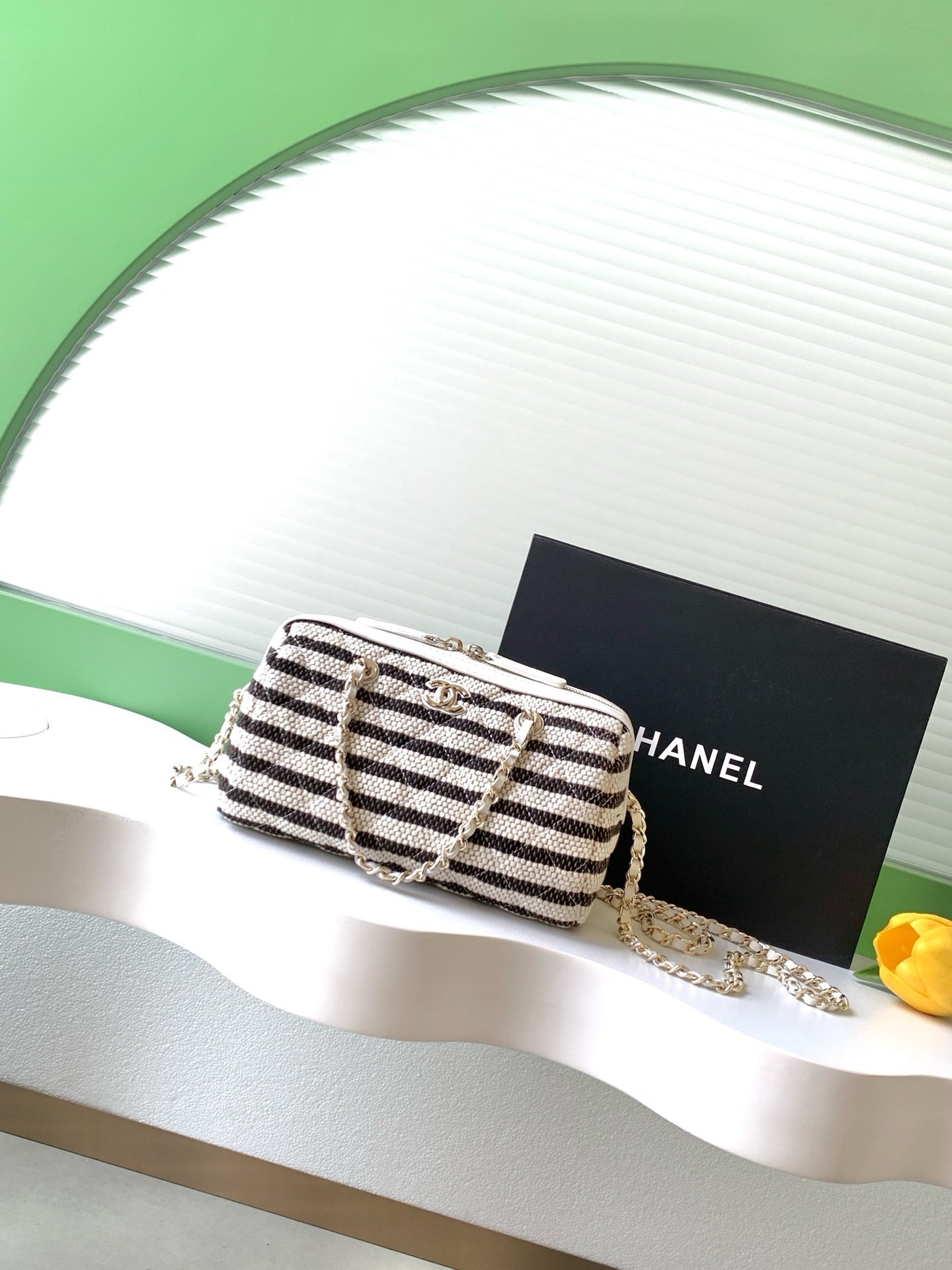 26C Striped Straw Bowling Bag   AP4986