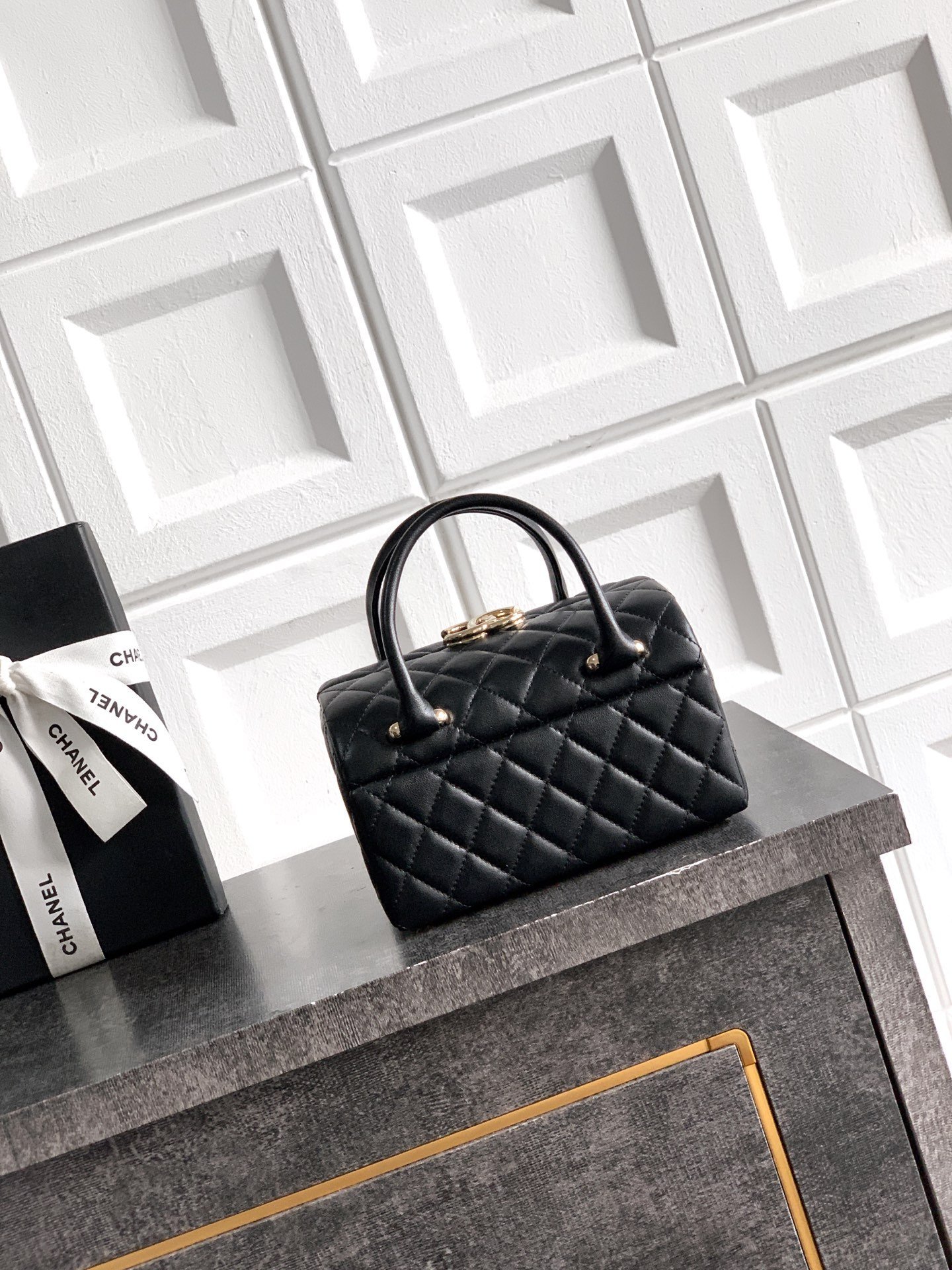 Collector's Edition 26P Vanity Box Bag