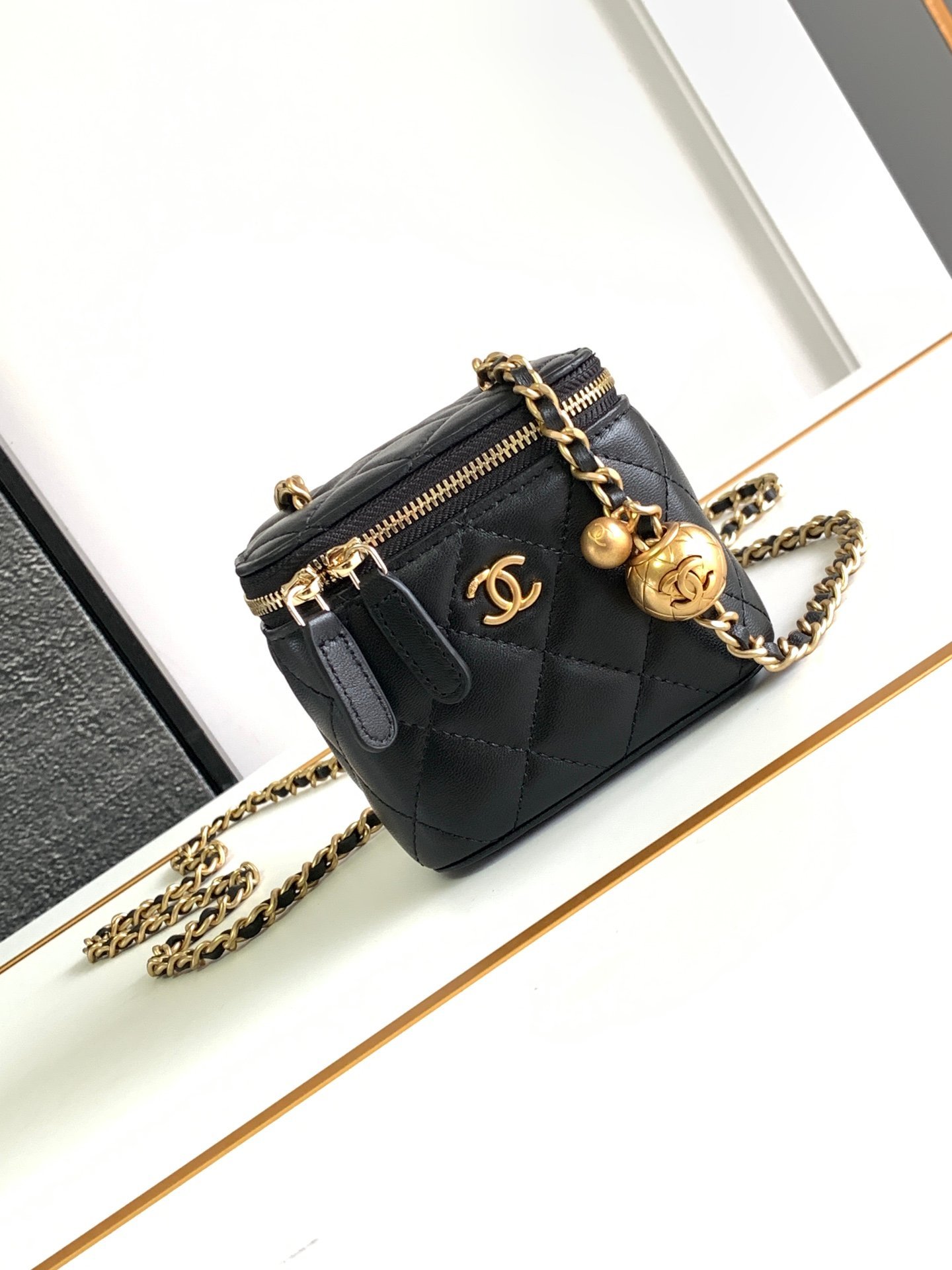 2024 24P Early Spring Metal Ball Lambskin Lipstick Case  6296